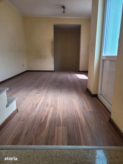 Casă cu 6 camere cu Teren 511 Mp în Central