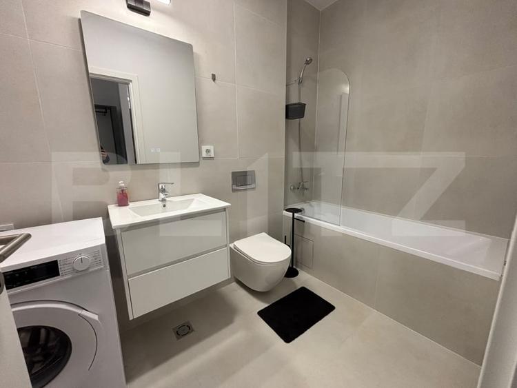 Apartament cu 2 camere semidecomandat, mobilat în Baza 3