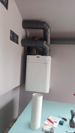 Casă cu 6 camere cu Canalizare în Dumbrava Roșie