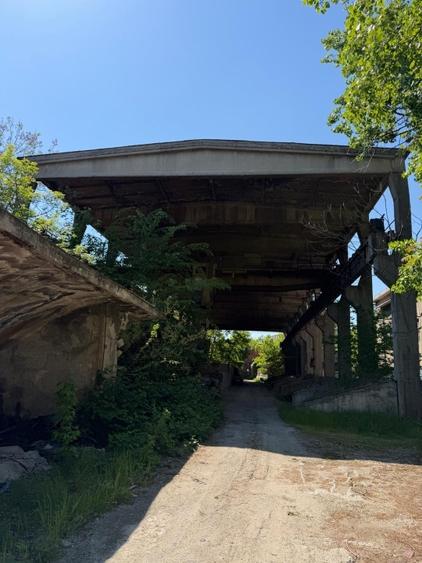 Spațiu industrial, de 25,000 mp, în Domenii