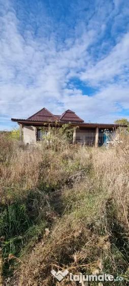 Casă cu 2 camere cu Teren 3267 Mp în Tău