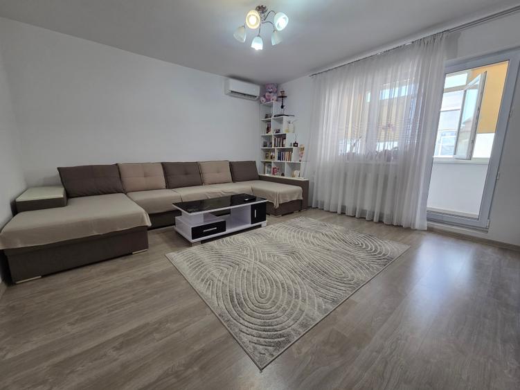 Apartament cu 3 camere decomandat în Haliu