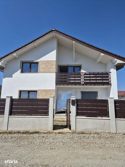 Casă cu 4 camere cu Teren 260 Mp în Micești