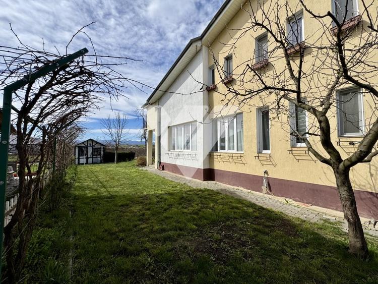 Casă individuală cu 4 camere cu Canalizare în Șura Mică