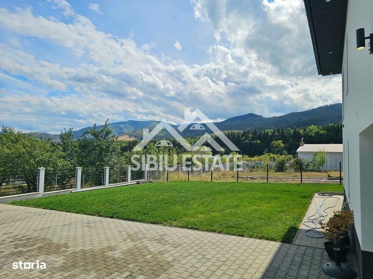 Casă cu 4 camere cu Teren 600 Mp în Sadu