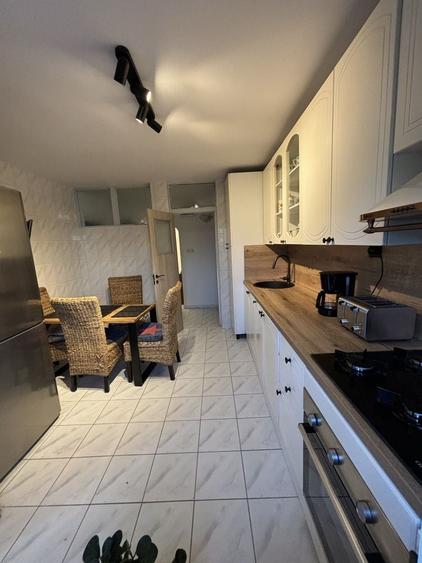 Apartament cu 3 camere decomandat în Drumul Sării