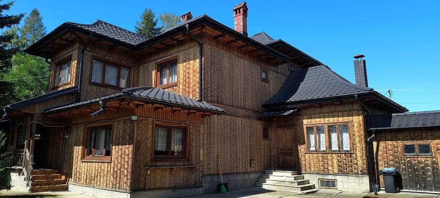 Casă cu 4 camere cu Teren 1740 Mp în Central