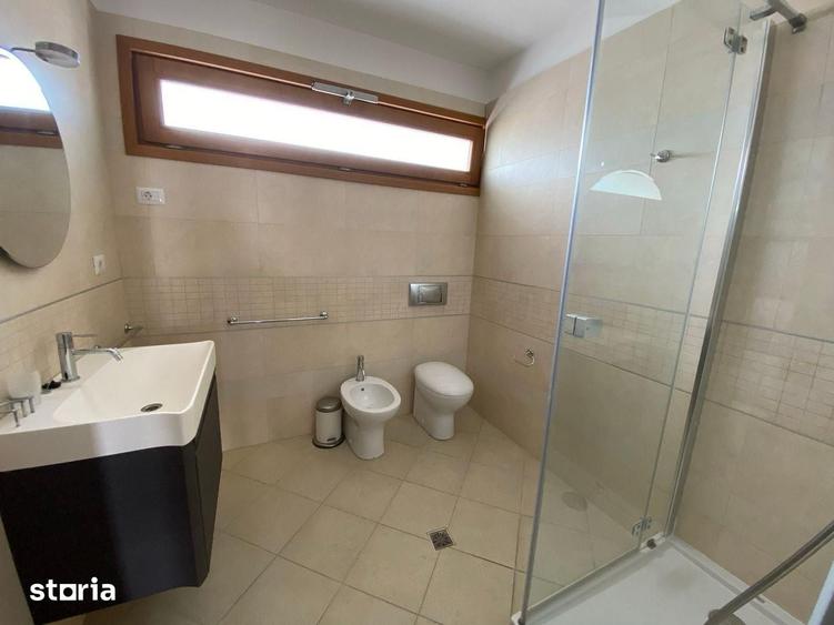 Casă cu 5 camere cu Teren 460 Mp în Central