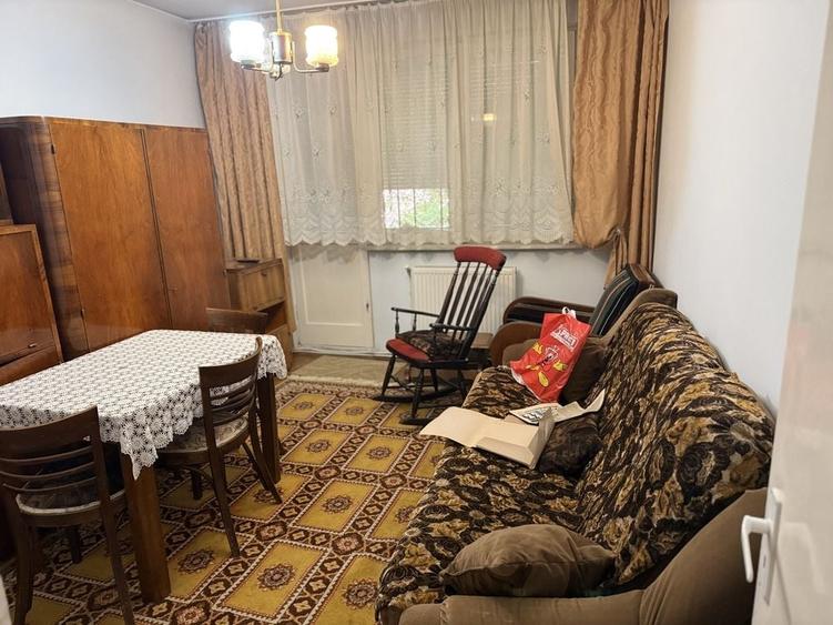 Apartament cu 4 camere decomandat în Central