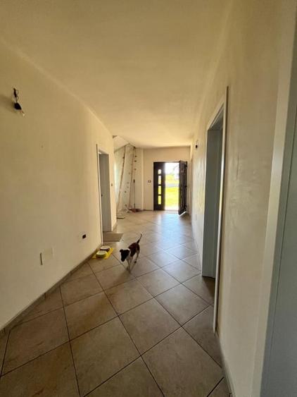 Casă individuală cu 7 camere cu Teren 1000 Mp în Clit