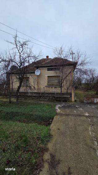 Casă cu 3 camere cu Teren 2500 Mp în Vetiș