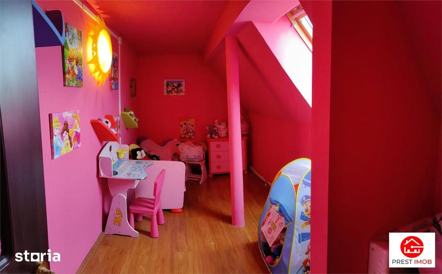 Casă cu 7 camere cu Teren 2667 Mp în Central