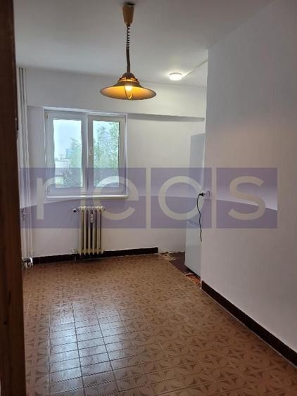 Apartament cu 4 camere semidecomandat în Dorobanți