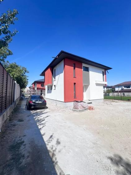 Casă individuală cu 5 camere cu Canalizare în Bragadiru