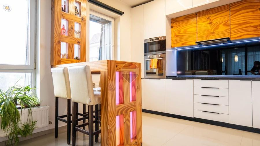 Apartament cu 3 camere semidecomandat, mobilat în Dobroești