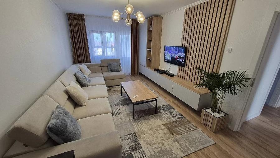 Apartament cu 3 camere decomandat în Central