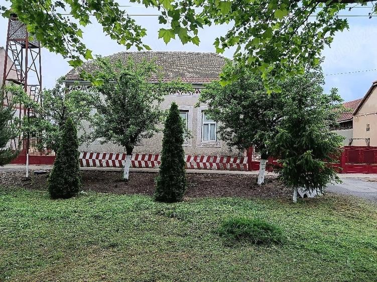 Casă cu Teren 2877 Mp în Tomnatic