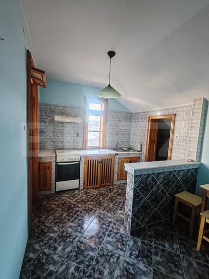 Casă individuală cu 10 camere cu Canalizare în Central