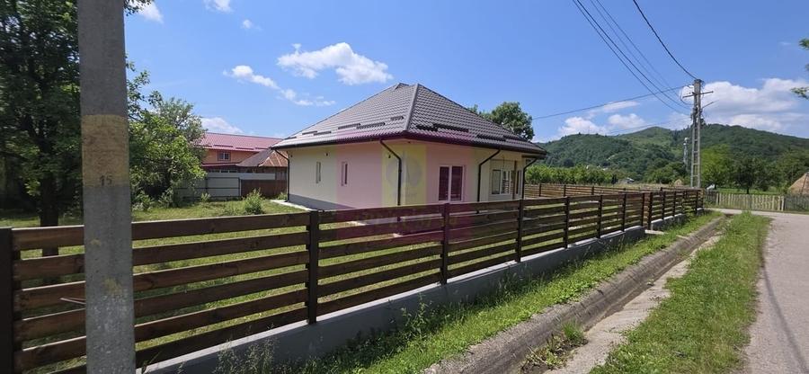 Casă cu 4 camere în Central