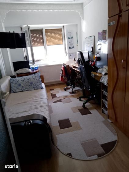 Apartament cu 3 camere decomandat în Călărași