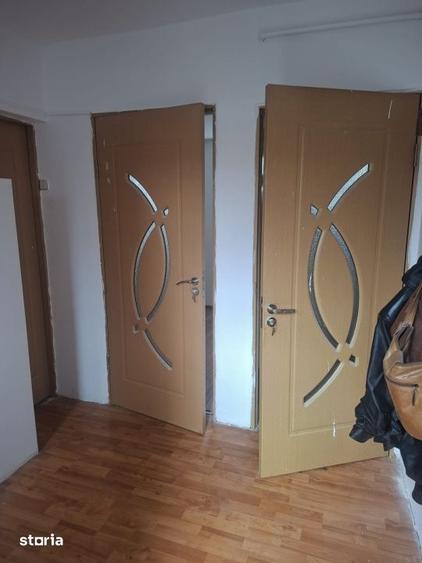 Casă cu 5 camere cu Teren 132 Mp în Pictor Rosenthal