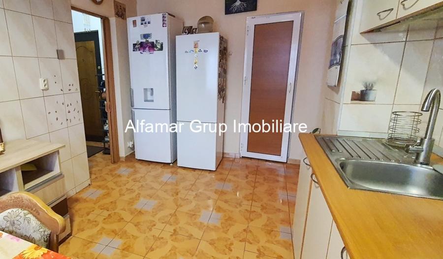 Apartament cu 4 camere, mobilat în Berceni