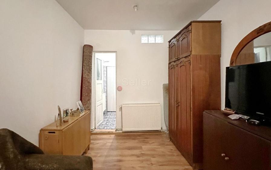 Casă individuală cu 9 camere cu Canalizare în Schei