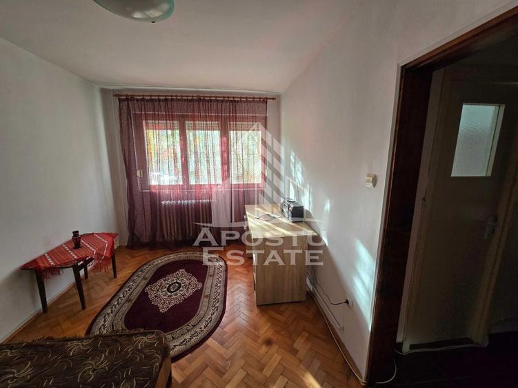 Apartament cu 2 camere semidecomandat, mobilat în P-ța Doina