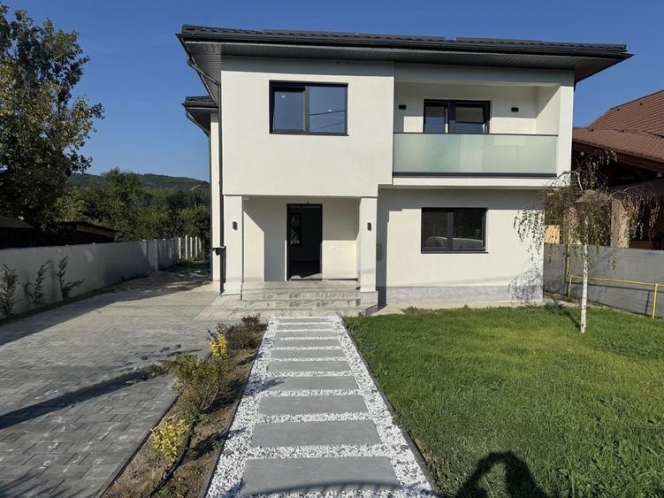 Casă cu 3 camere în Olteni