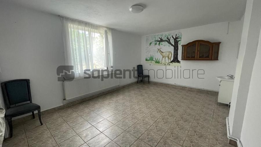 Casă individuală cu 8 camere cu Canalizare în Mierlău