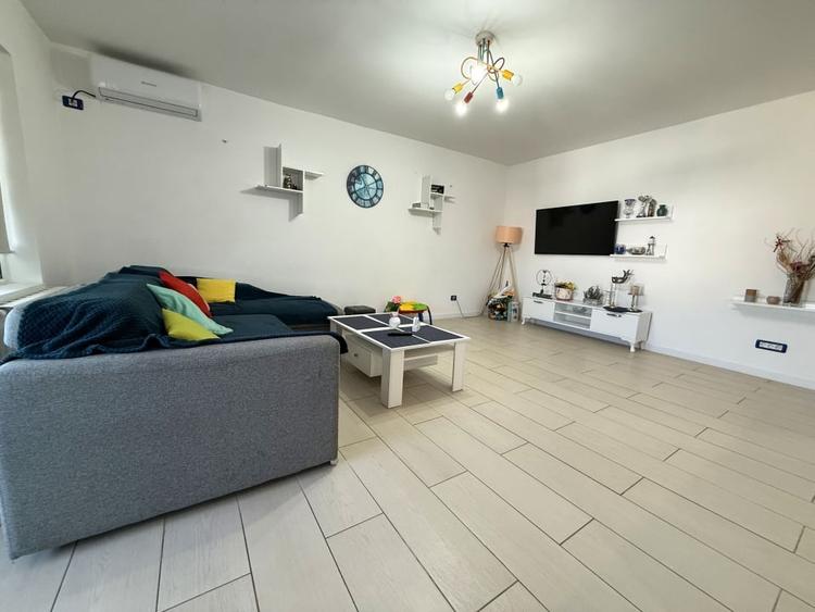 Apartament cu 2 camere decomandat, mobilat în Faleza Nord