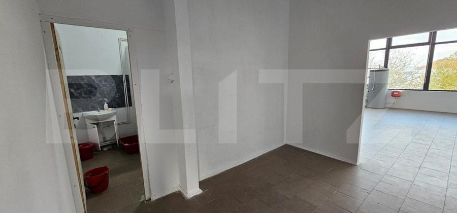 Spațiu comercial, de 800 mp, în Exterior Vest