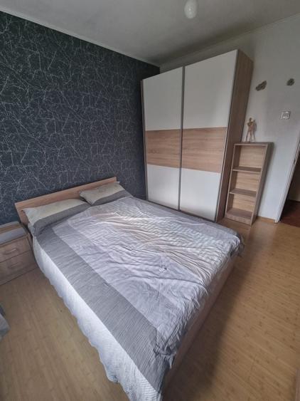 Apartament cu 3 camere decomandat în Exterior Vest