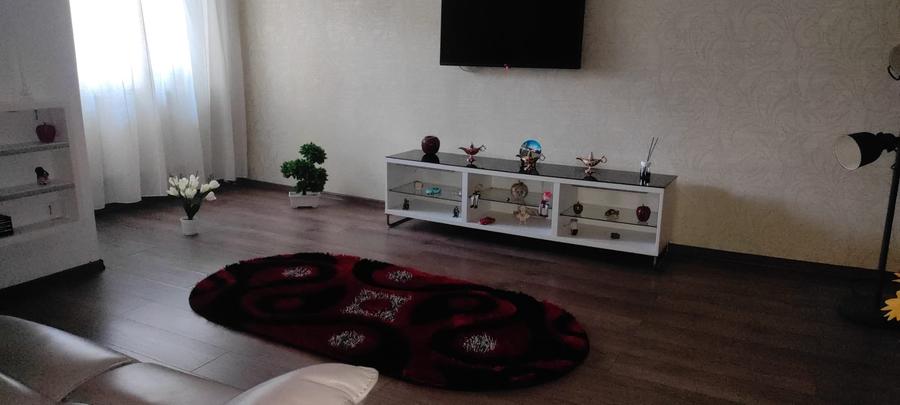 Apartament cu 3 camere decomandat, mobilat în Sebastian