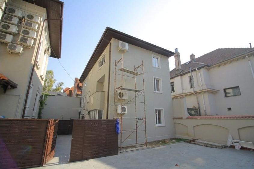 Casă cu 6 camere cu Garaj în Dorobanți