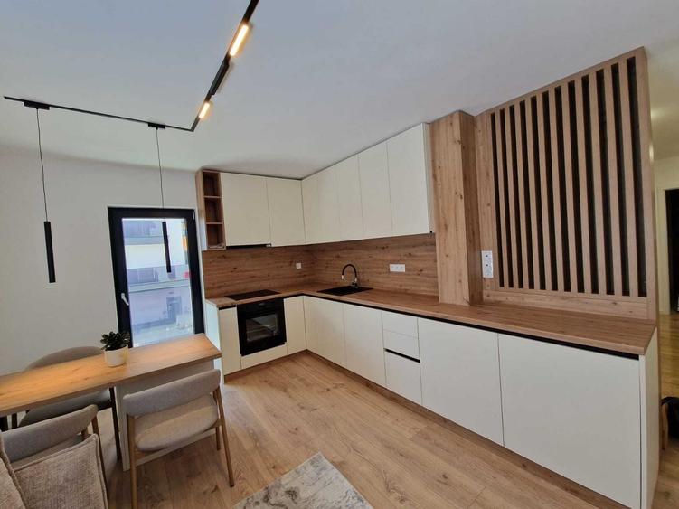 Apartament cu 3 camere decomandat în Între Lacuri