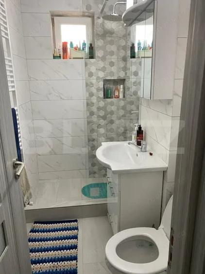 Apartament cu 3 camere semidecomandat, mobilat în Botizului