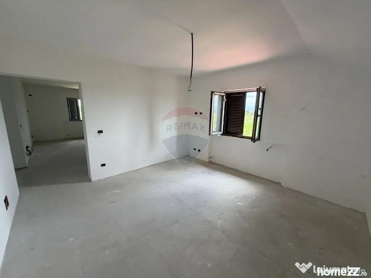 Casă cu 5 camere cu Teren 3960 Mp în Lămotești