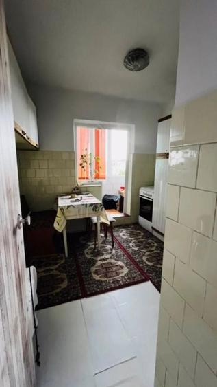Apartament cu 3 camere decomandat, mobilat în Girocului