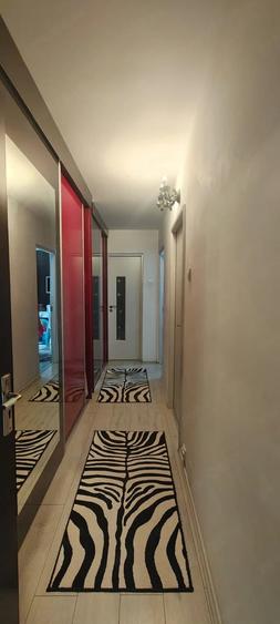 Apartament cu 3 camere semidecomandat în Decebal