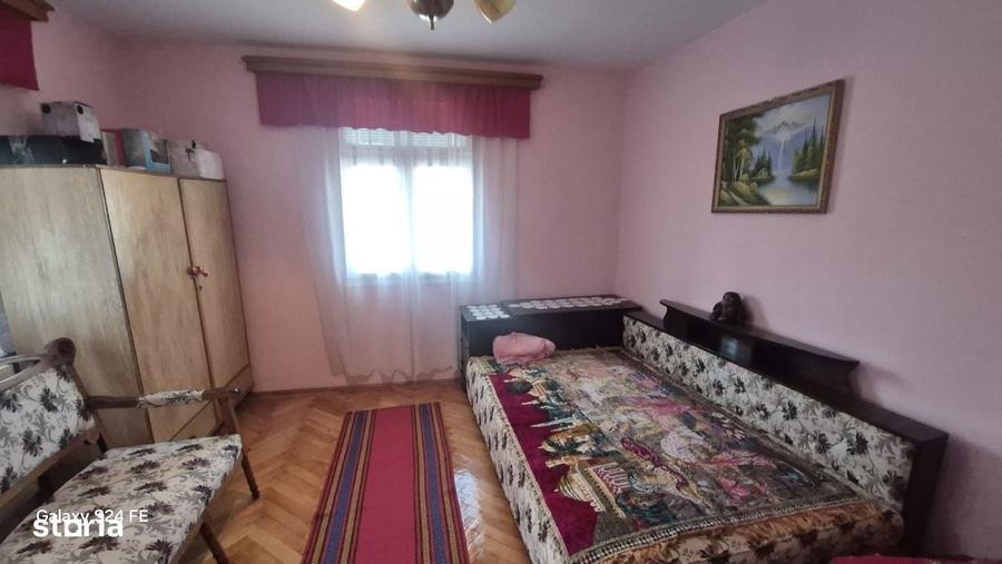 Casă cu 4 camere cu Teren 679 Mp în Central