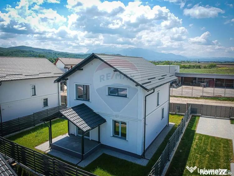 Casă cu 4 camere cu Teren 297 Mp în Cristian
