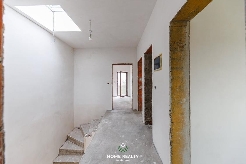 Duplex cu 5 camere cu Canalizare în Plopi