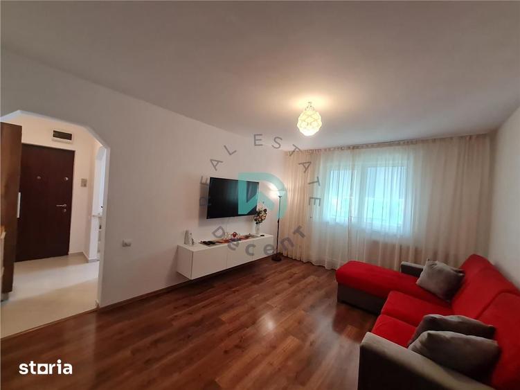 Apartament cu 3 camere semidecomandat, mobilat în Astra