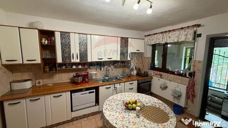 Casă cu 5 camere cu Teren 1000 Mp în Ciușlea