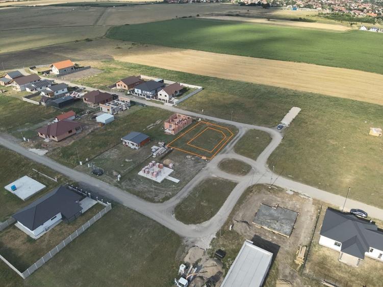 Teren de 606 mp, în Sânmihaiu Român