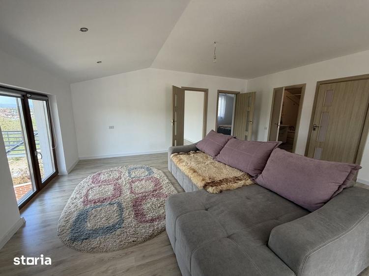 Casă cu 5 camere cu Teren 1175 Mp în Central