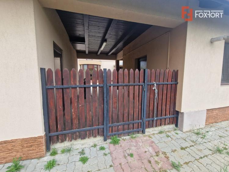 Casă individuală cu 5 camere cu Garaj în Izvin