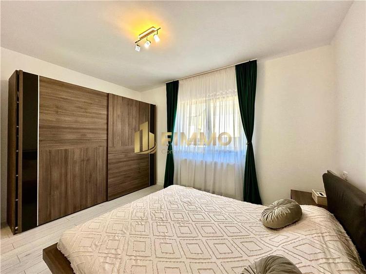 Casă individuală cu 5 camere cu Teren 250 Mp în Est