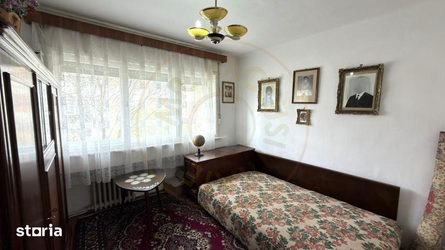 Apartament cu 3 camere semidecomandat, mobilat în Central